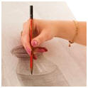 Follow free step-by-step demonstrations to learn how to draw flowers and still life scenes.